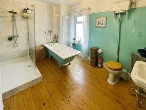 Bathroom - click for photo gallery